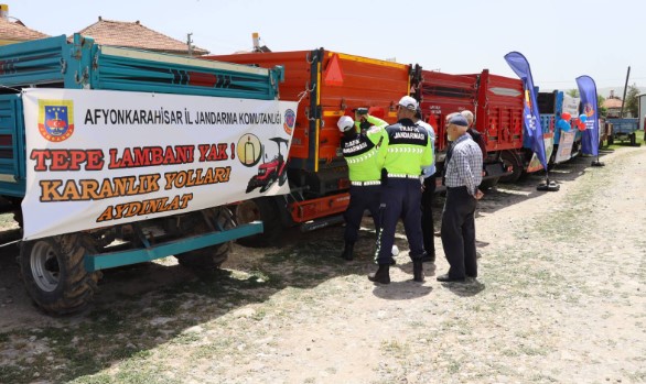 Afyonkarahisar’da “Reflektör Tak Görünür Ol” Projesi Kapsamında Bilgilendirme Faaliyeti