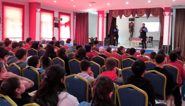 Evciler’de 265 Öğrenciye Polislik, Trafik ve Siber Güvenlik Eğitimi