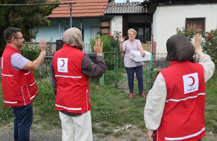 TÜRK KIZILAY YURT İÇİNDE VE 30 ÜLKEDE 199 BİN 846 HİSSE KURBAN KESİMİ GERÇEKLEŞTİRDİ