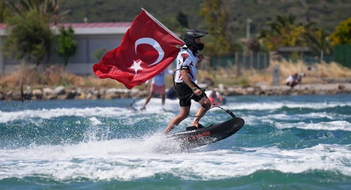 TÜRK SPORCULARDAN GURUR VEREN PERFORMANS İZELTAŞ DÜNYA MOTOSURF ŞAMPIYONASI’NDA