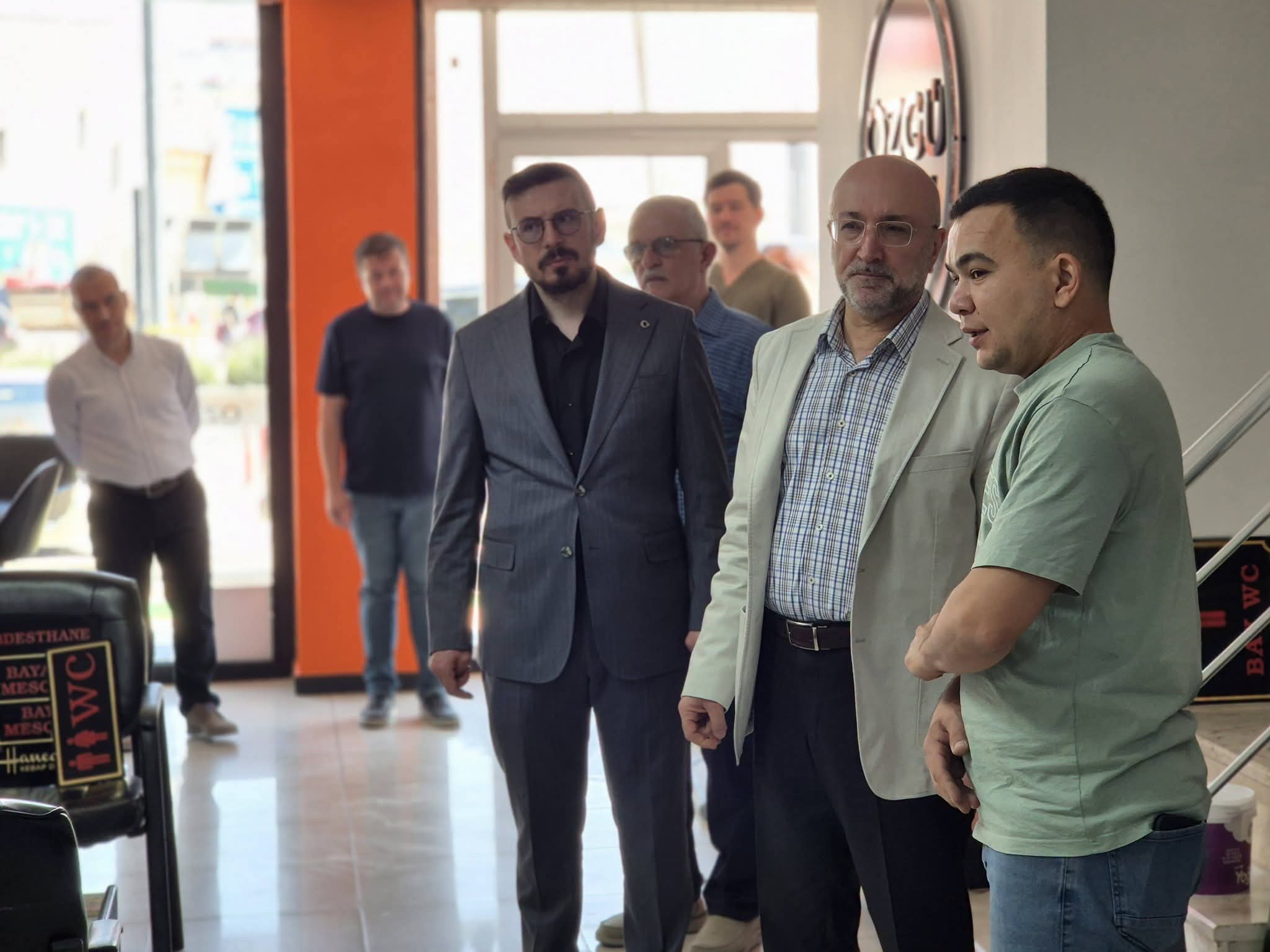 SAHADA VATANDAŞLA, MASADA TEŞKİLATLA  BAŞKAN ŞAHİN’DEN YOĞUN MESAİ