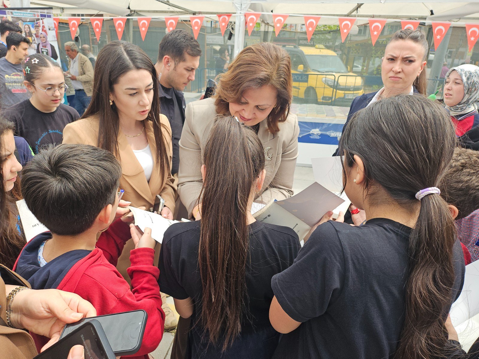 Burcu Köksal AK Parti'ye Geçti