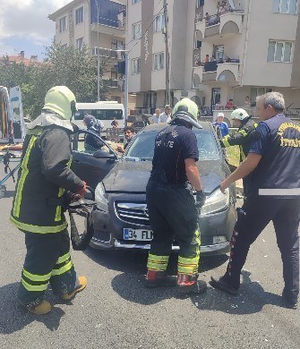 Nazmisaatci Mahallesi'nde Çift Taraflı Trafik Kazası